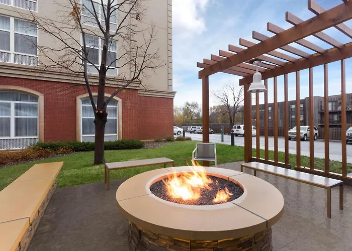 Hotel Country & By Radisson, At Mall Of America, Mn 4*